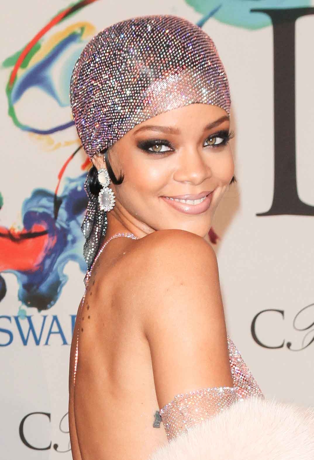 Rihanna cubierta de cristales de Swarovski