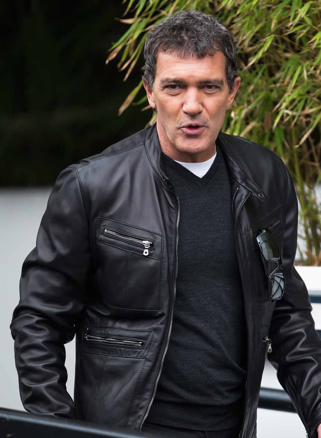 Antonio Banderas celebra solo el Día de Padre1074 x 1464