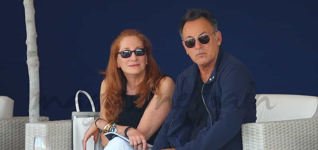 increible bruce springsteen con su esposa patti scialfa