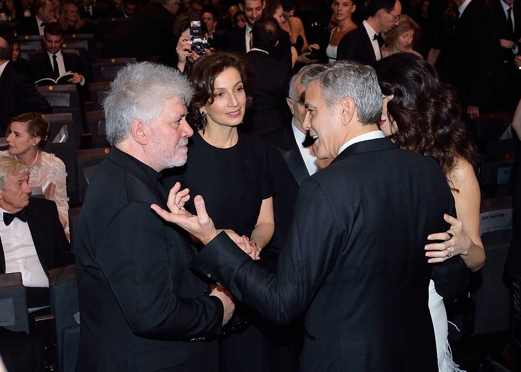 George Clooney y Amal Clooney con Pedro Almodóvar