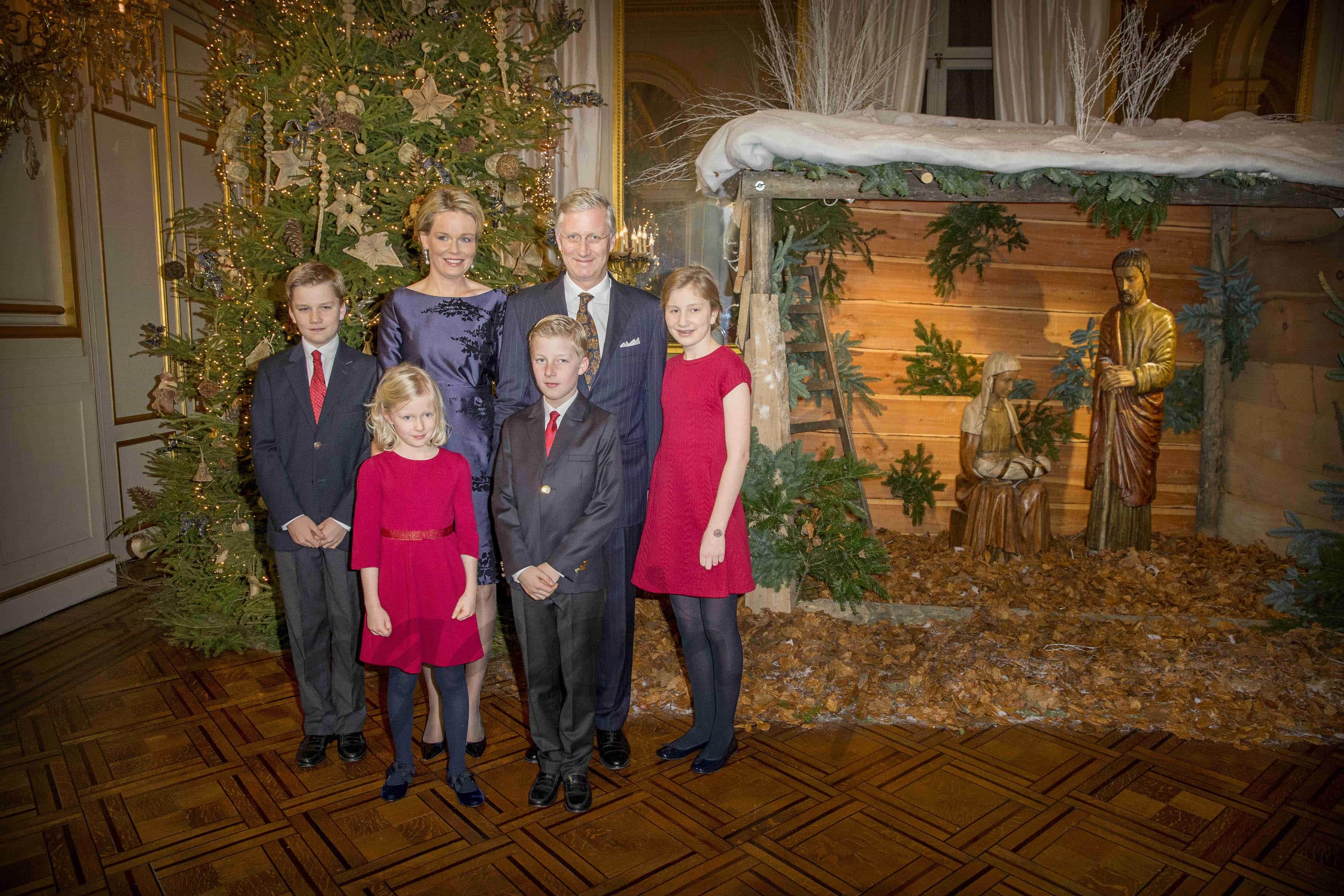 rey-philippe-reina-mathilde-princesa-elisabeth-prince-gabriel-principe manuel-y-princesa-eleonore en el concierto de navidad