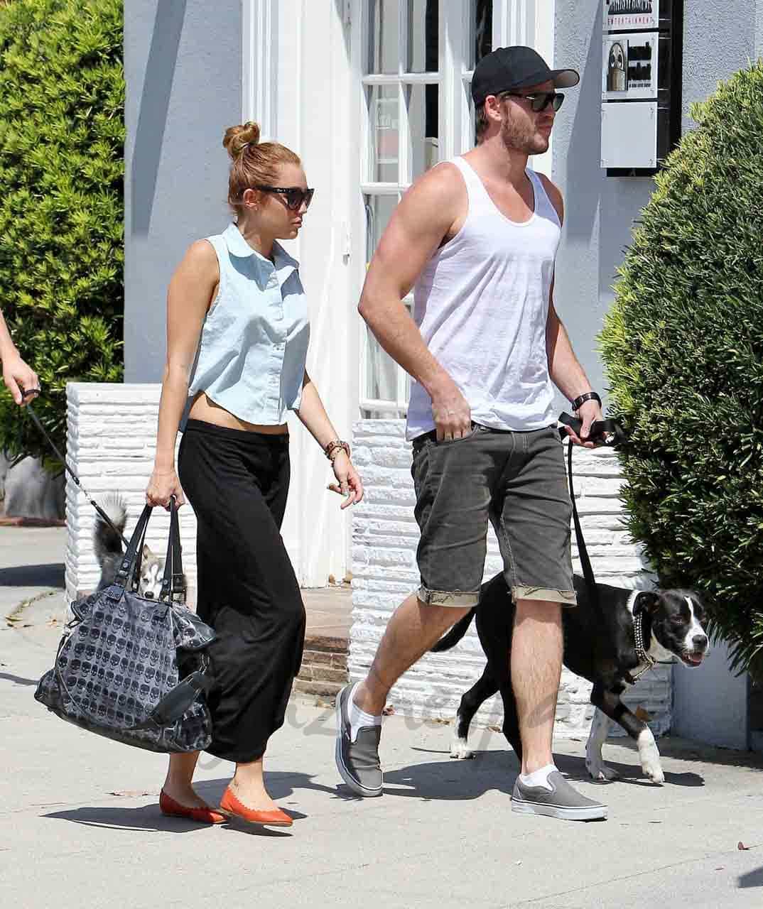 Liam-Hemsworth-miley-cyrus-3