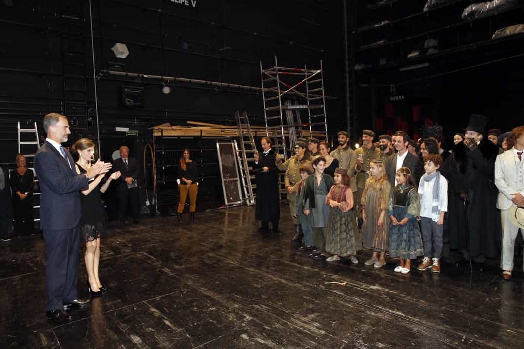 Rey Felipe con la reina Letizia en el Teatro Real