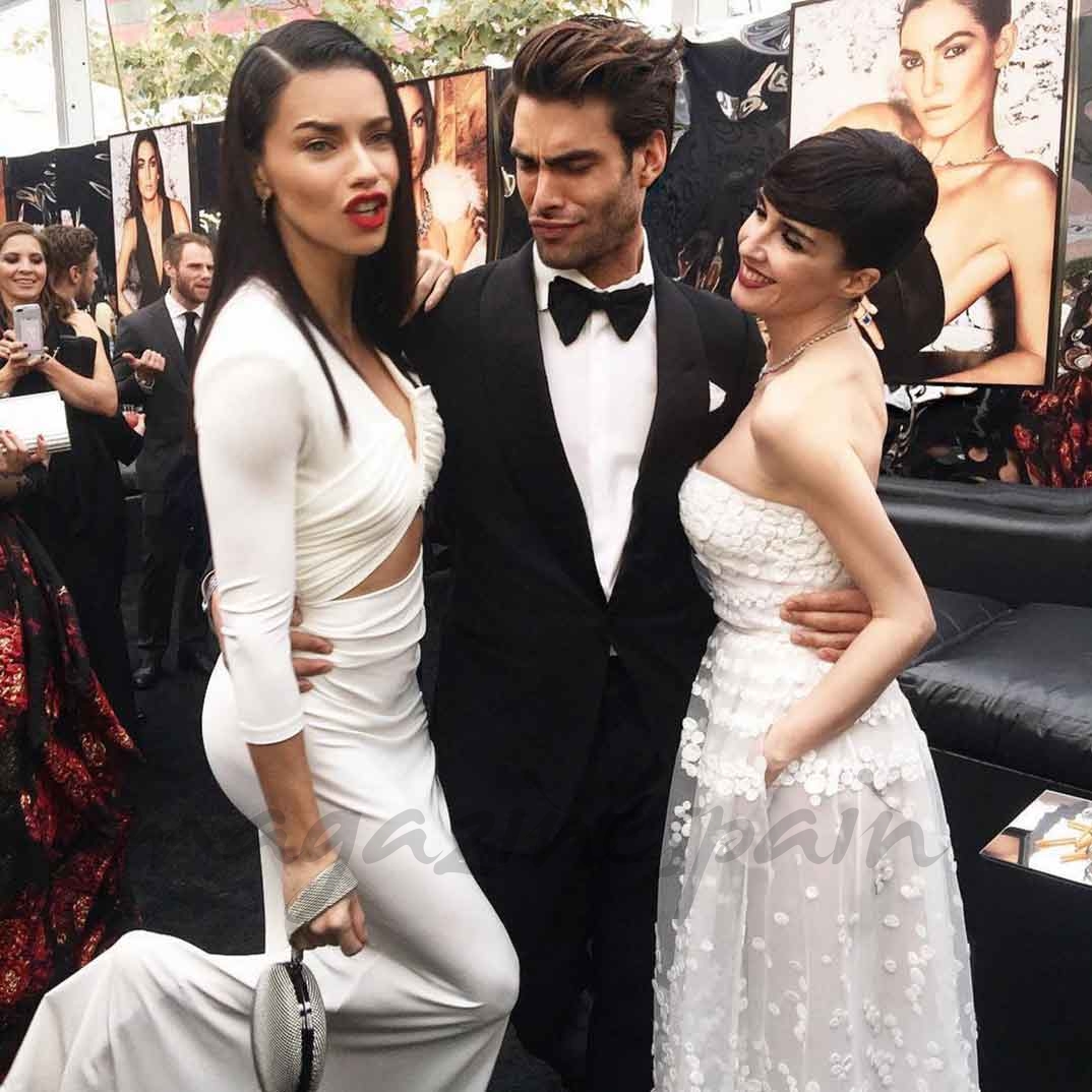 Adriana Lima, Jon Kortajarena y Paz Vega © Instagram