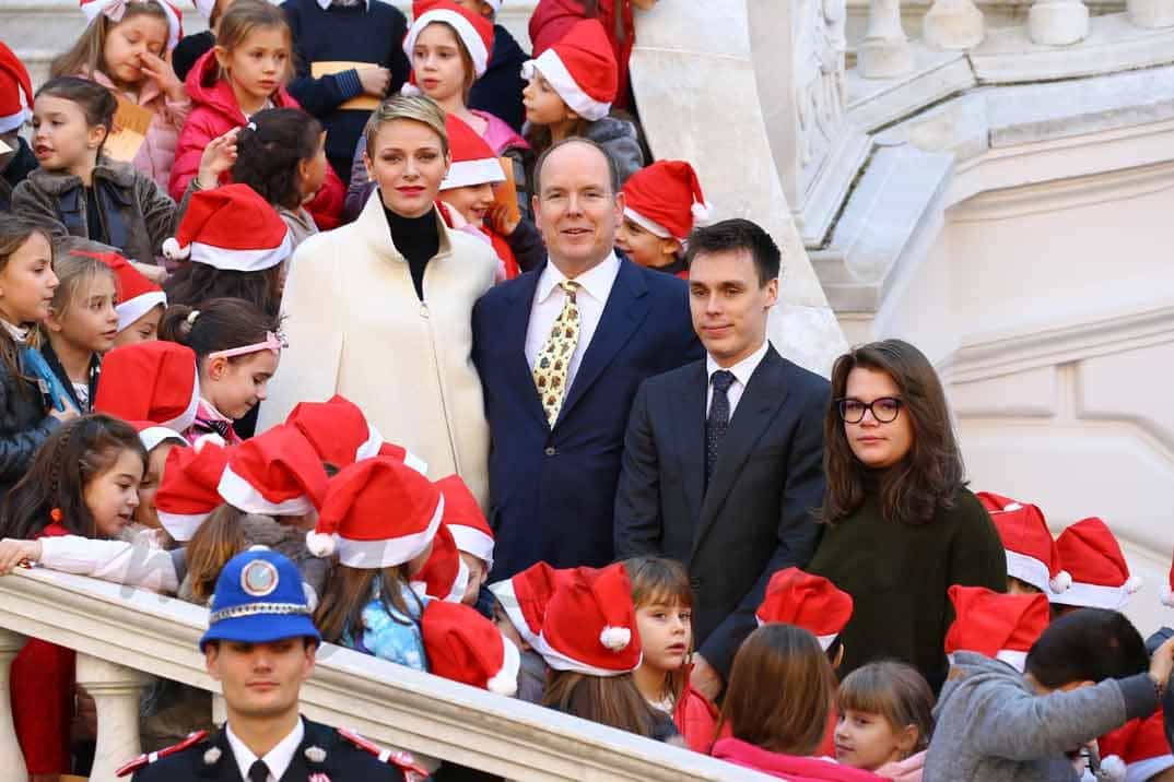 alberto-charlene-louis-ducruet-y-camille-gottleb inauguran la navidad en monaco