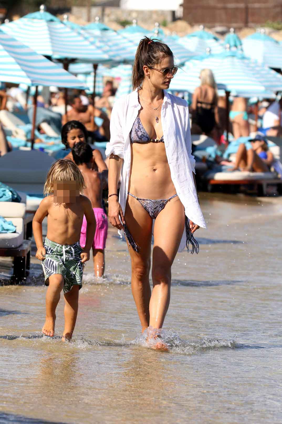 alessandra ambrosio y su familia vaciones en mikonos