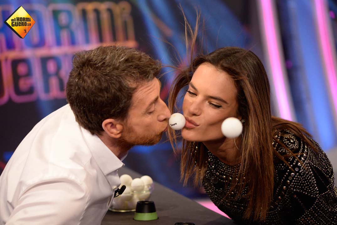 alessandra ambrosio, pablo motos, hormiguero