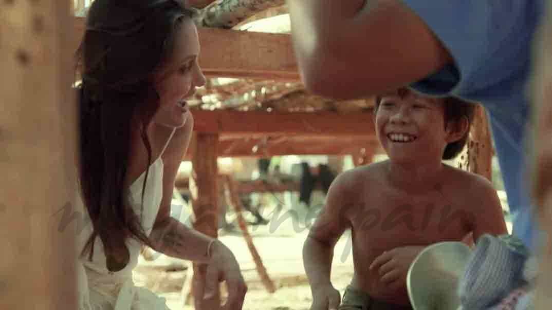 angelina jolie rueda en camboya