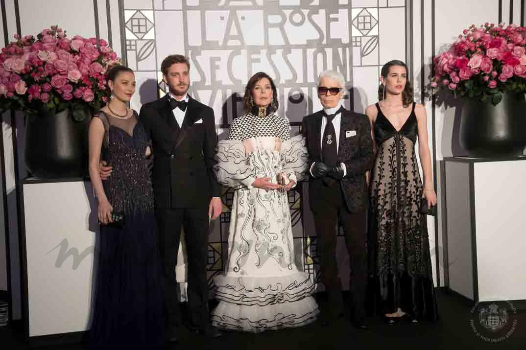 beatriz-borromeo-pierre-casiraghi-carolina-de-monaco-karl-legerfeld-y-carlota de monaco