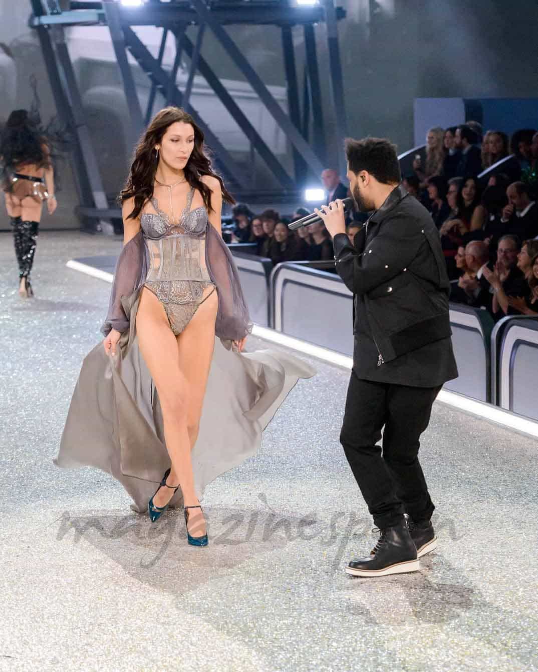 Bella Hadid y The Weeknd - Victoria's Secret Fashion Show Paris