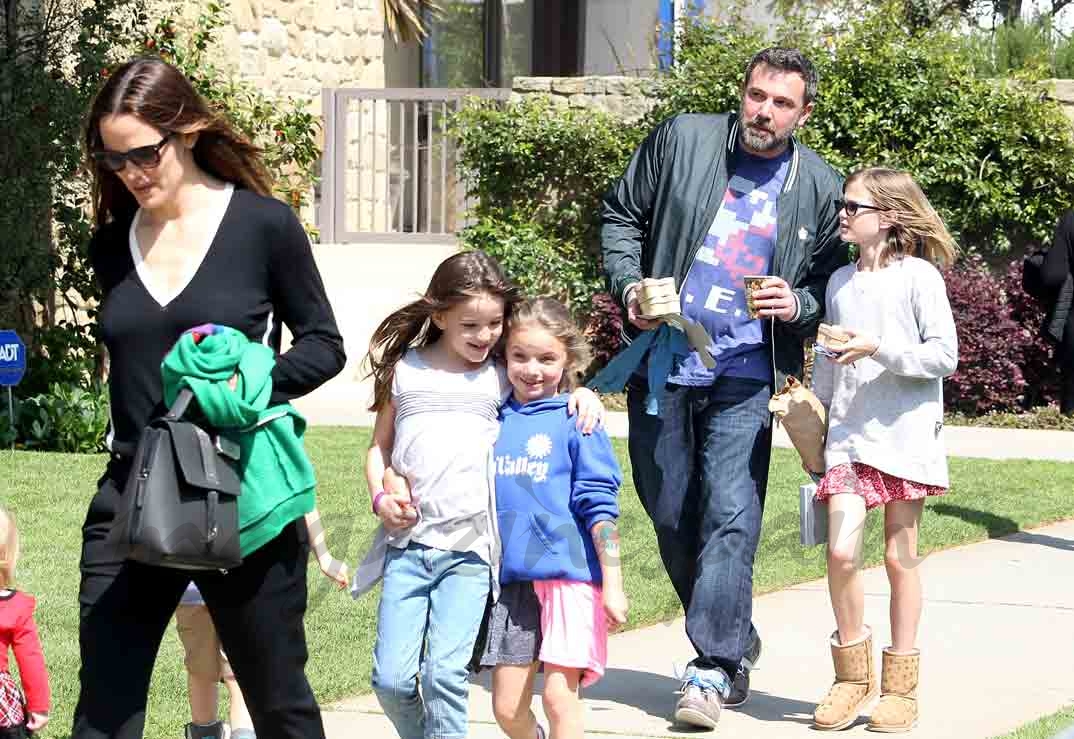 ben affleck y jennifer garner con sus hijos