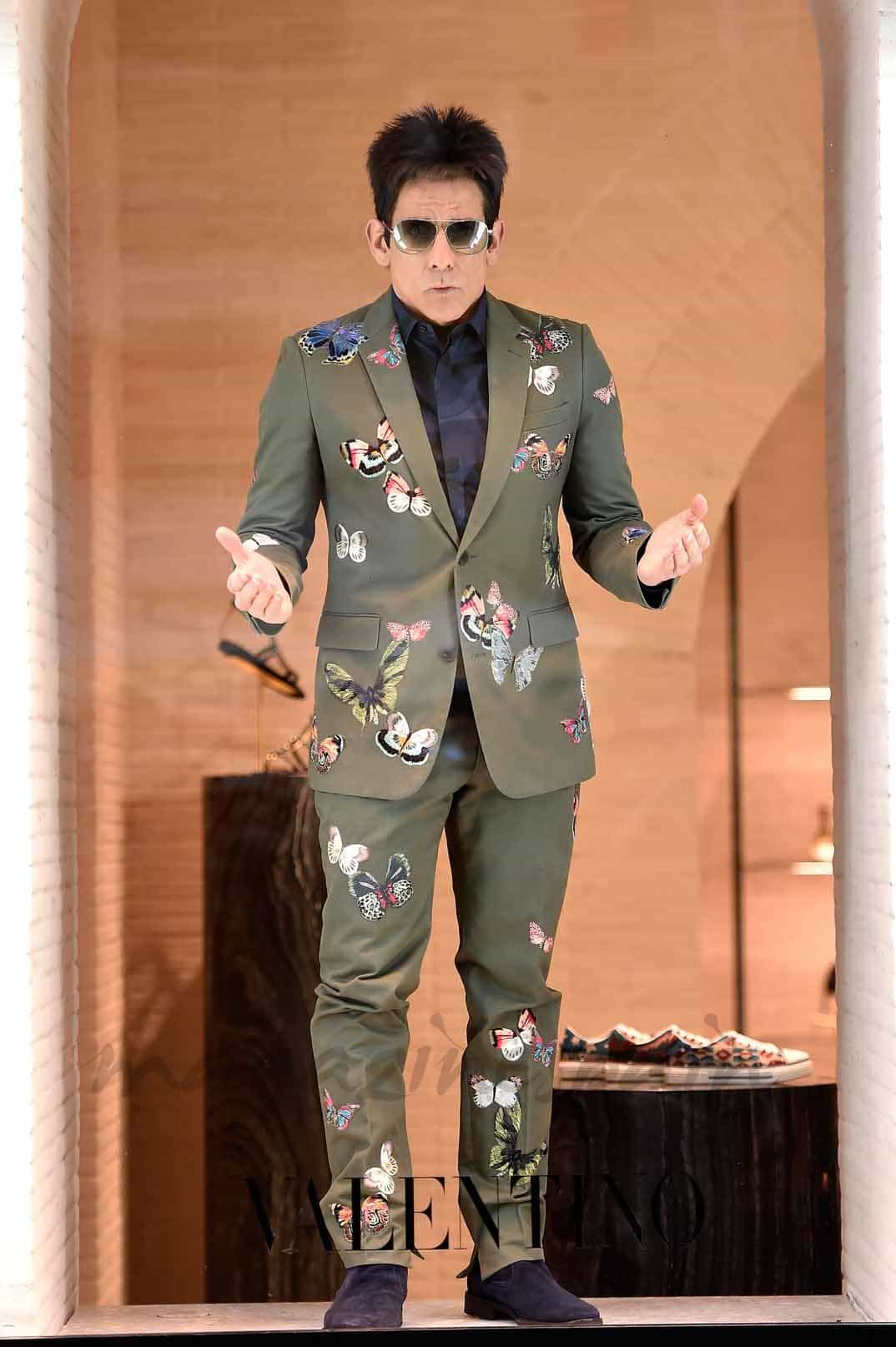 ben stiller maniquie en el escaparate de valentino en roma