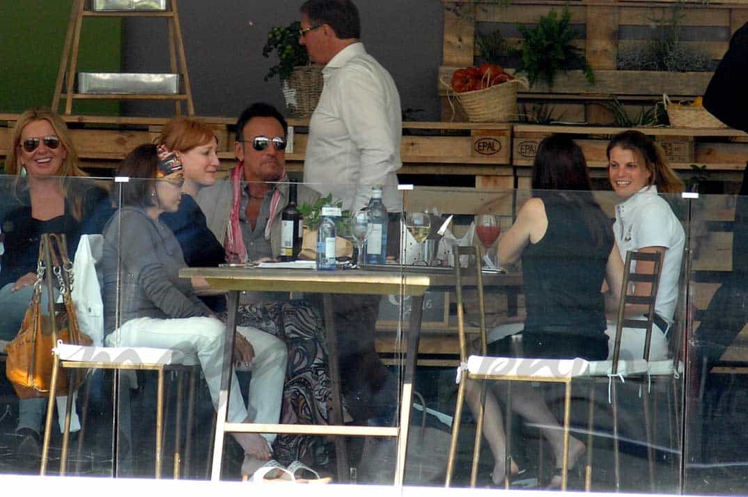 Bruce Springsteen con su mujer y Athina Onassis