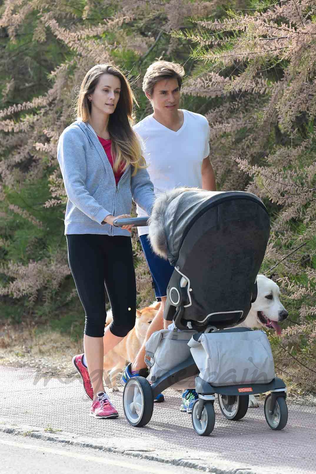 Carlos Baute y su mujer, Astrid Klisans con el pequeño Markuss