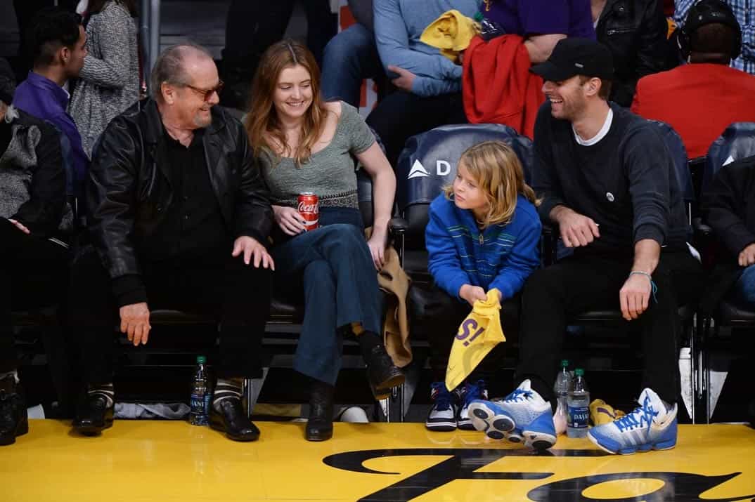 chris-martin-y-jack-nicholson-con-sus-hijos en el basket