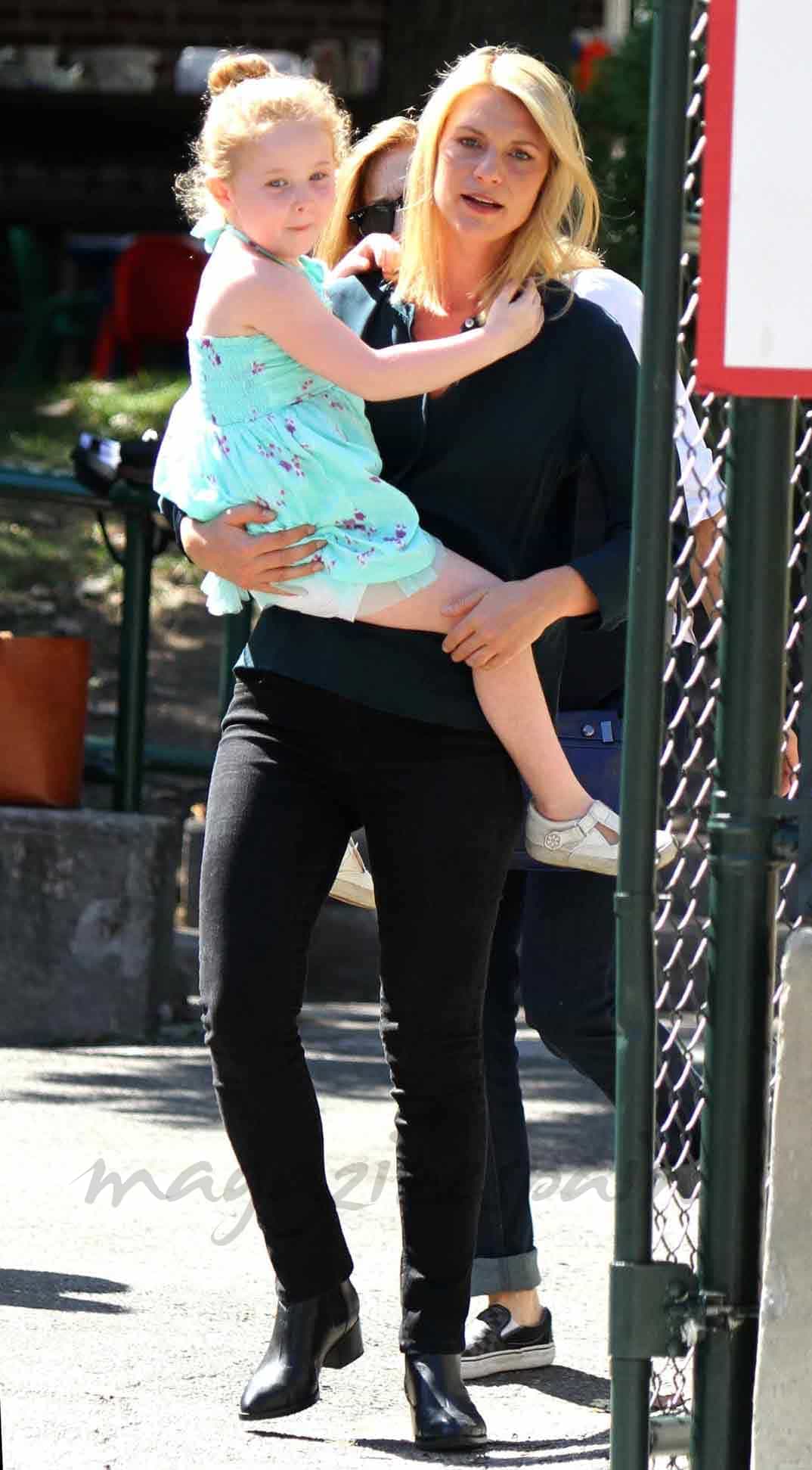 clare danes ejerce de madre