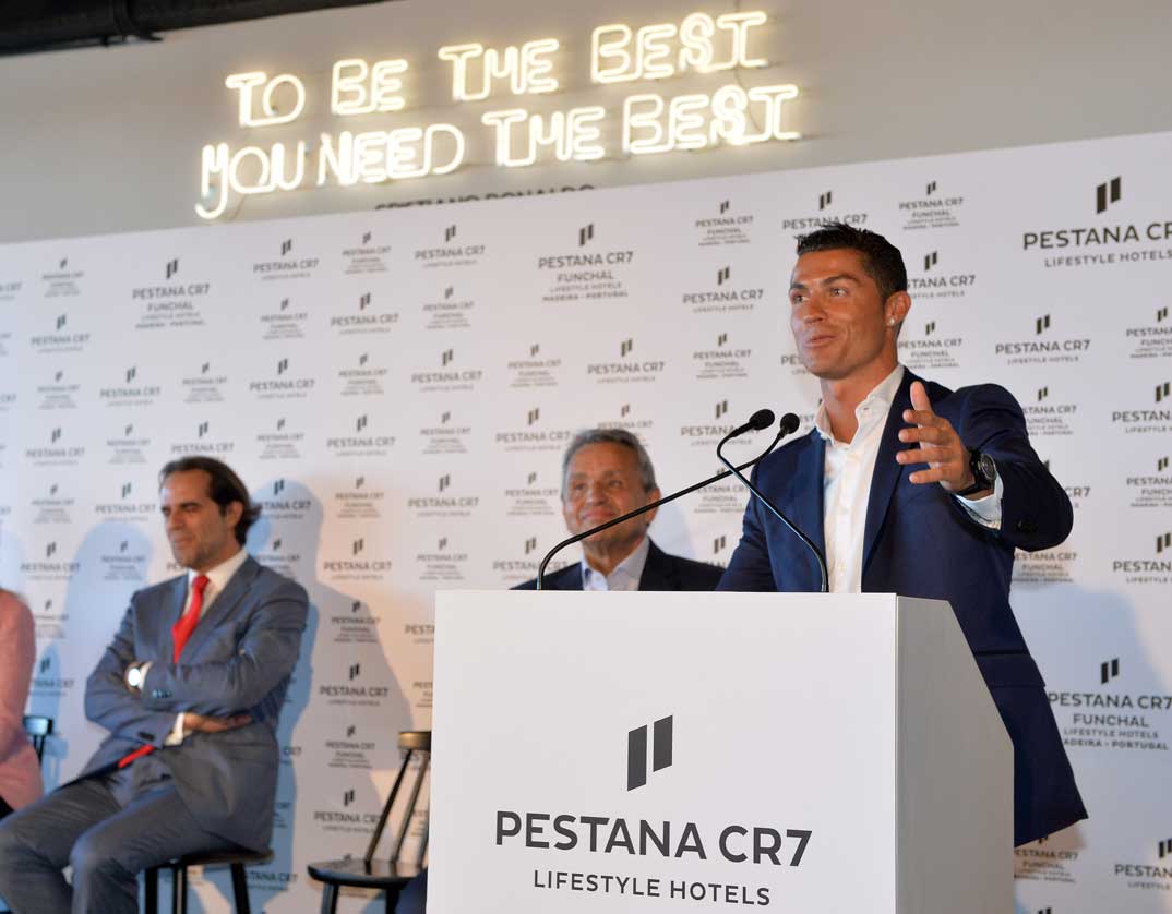 cristiano ranaldo inaugura su hotel