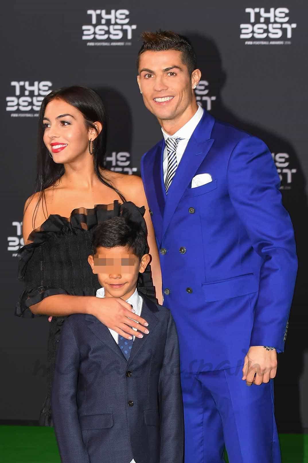 georgina rodriguez acompana a cristinao ronaldo en la entrega del premio the best