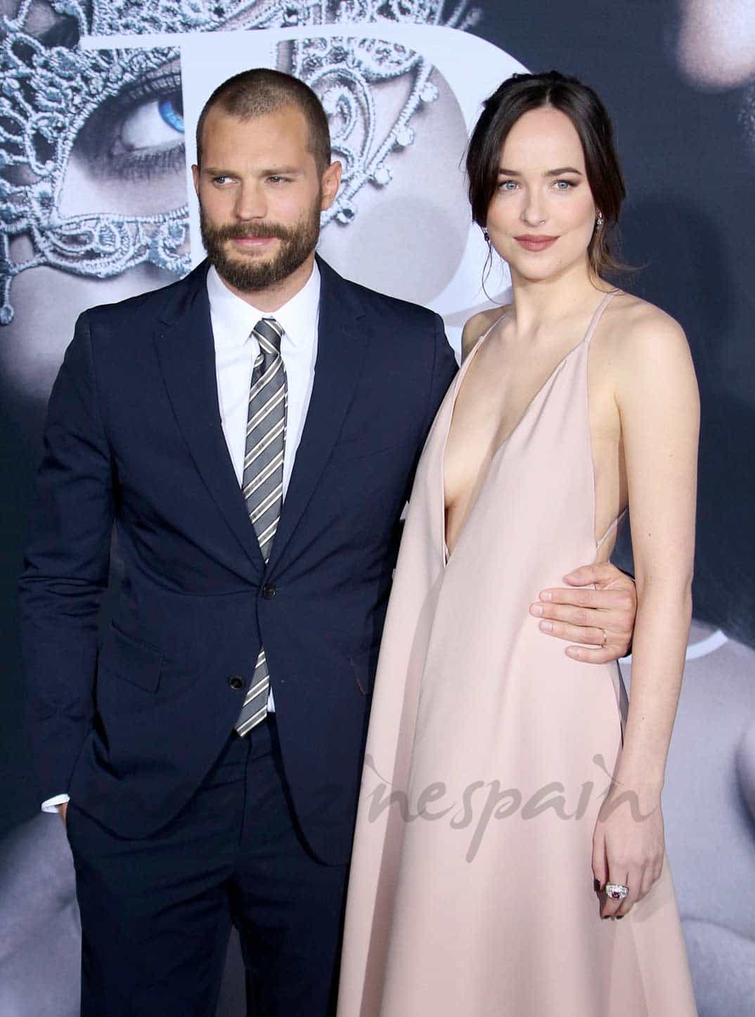 dakota-johnson y jamie dornan en el estreno de 50 sombras mas oscuras