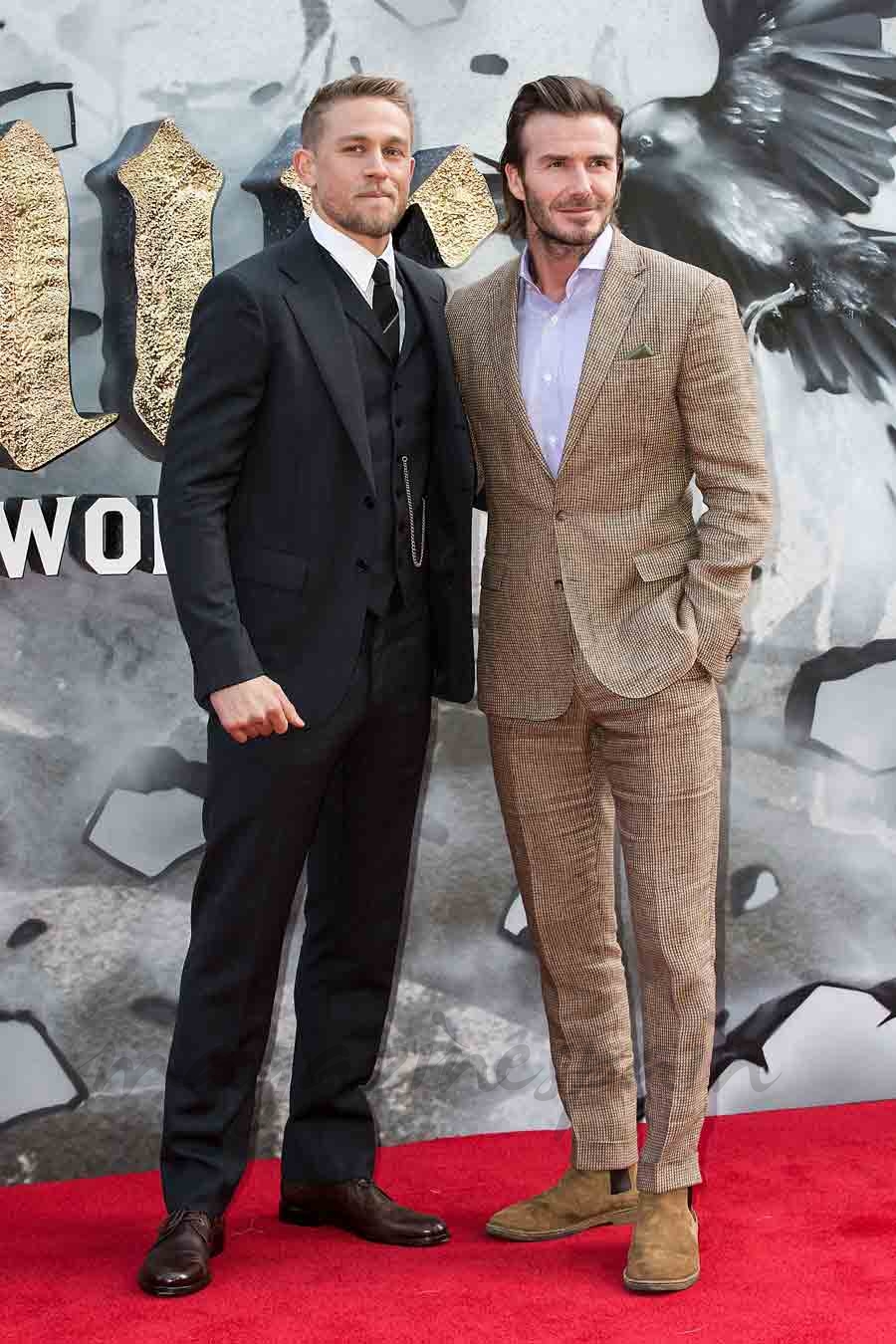 david beckham y charlie hunnam en el rey arturo