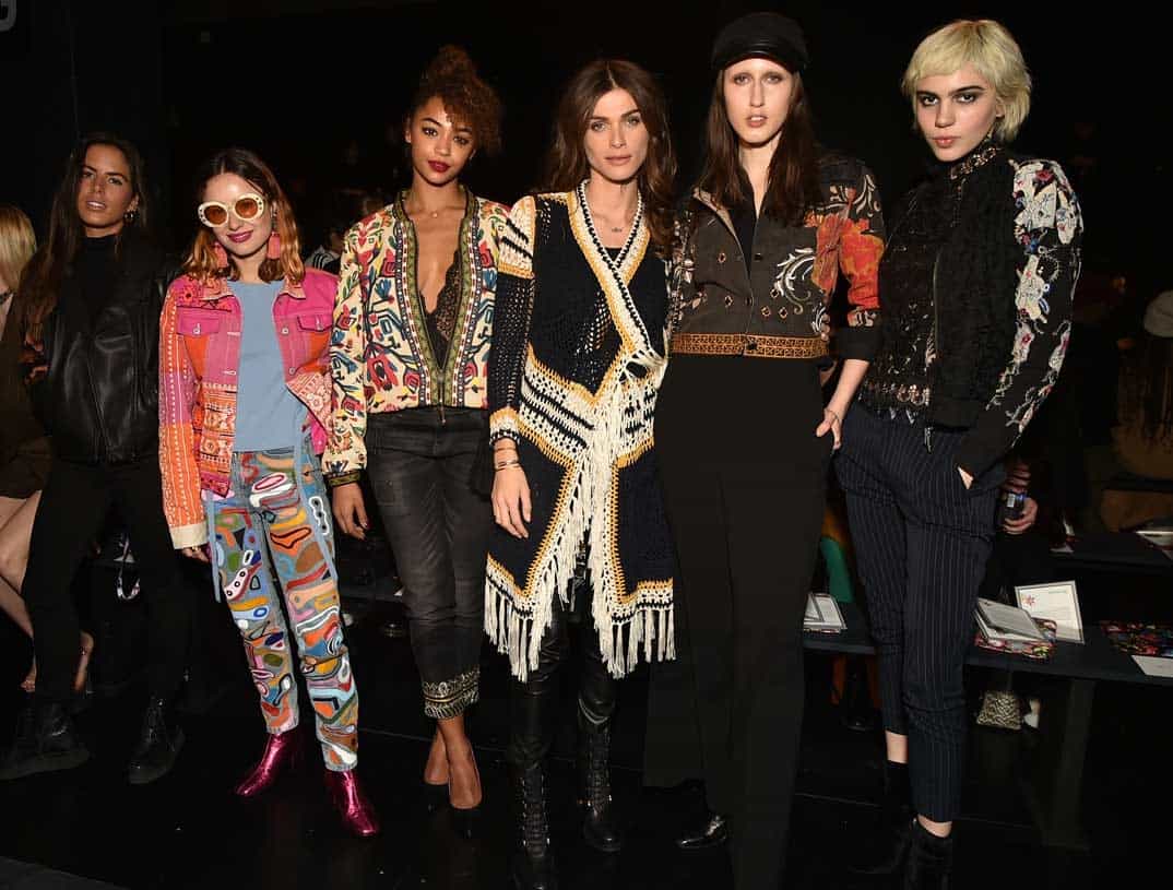 (I-D) Nina Urgell, Miranda Makaroff, Berta Vazquez, Elisa Sednaoui, Anna Cleveland y Julia Cumming new york fashion week desigual otoño invierno