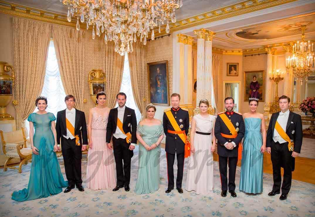 familia real luxemburguesa en el dia de luxemburgo