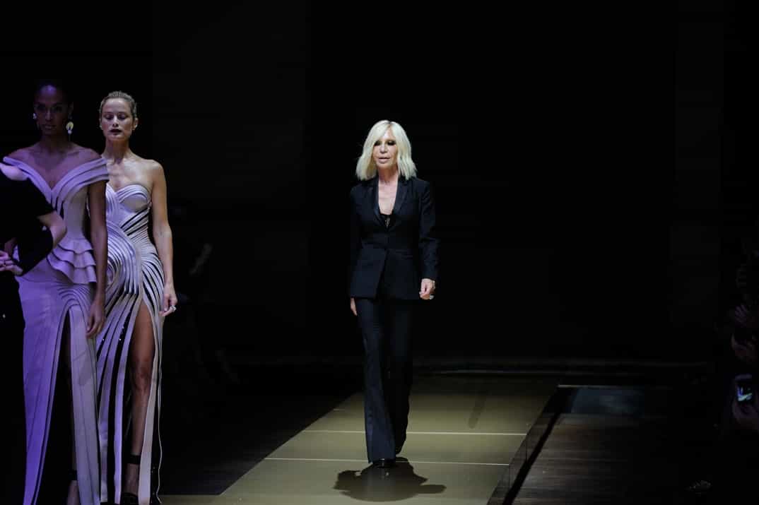 donatella versace en paris fashion week 2016