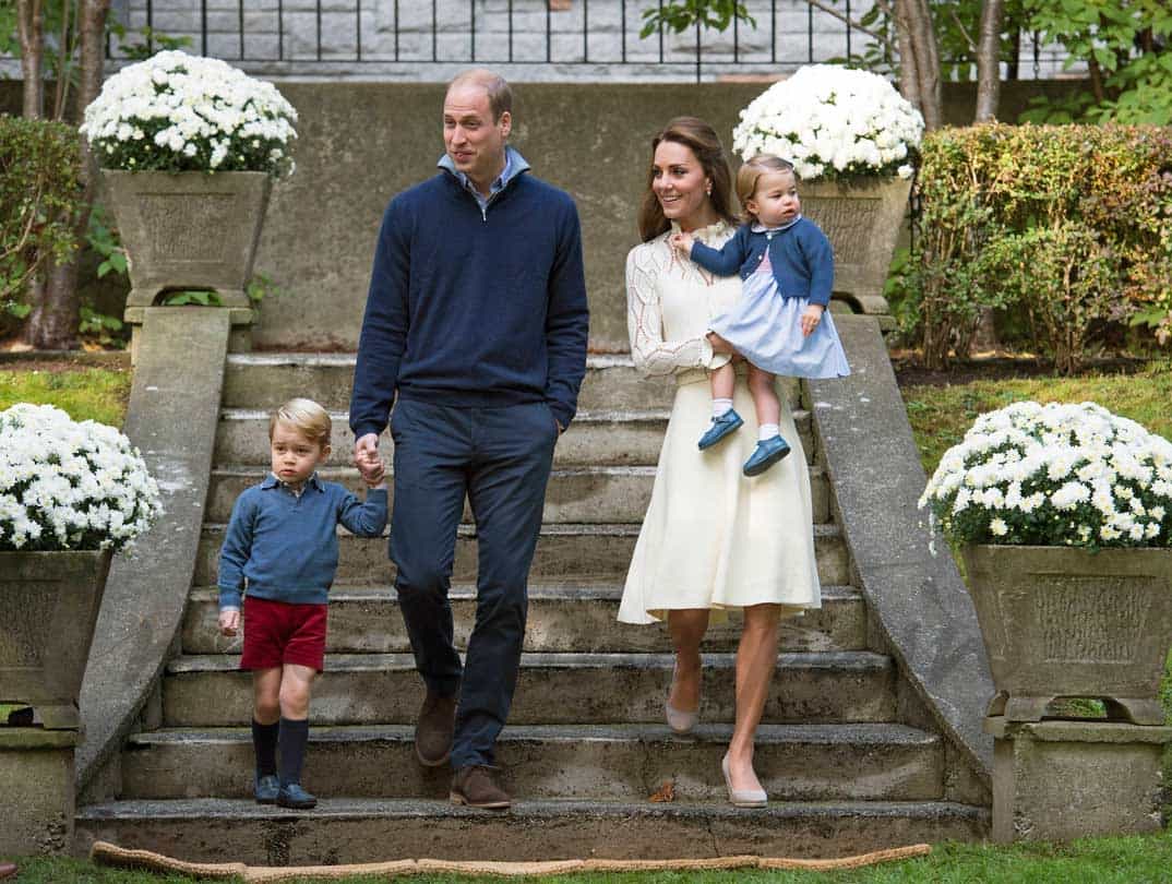 Los duques de Cambridge con sus hijos