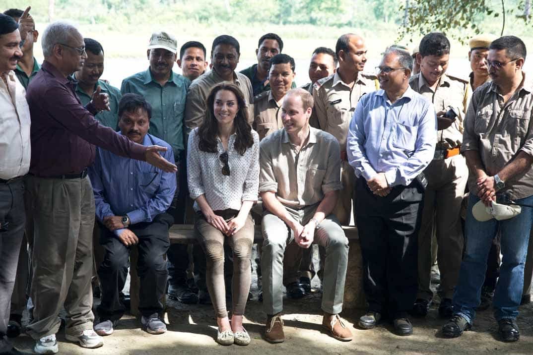 duques-de-cambridge-con-los-exploradores en la india