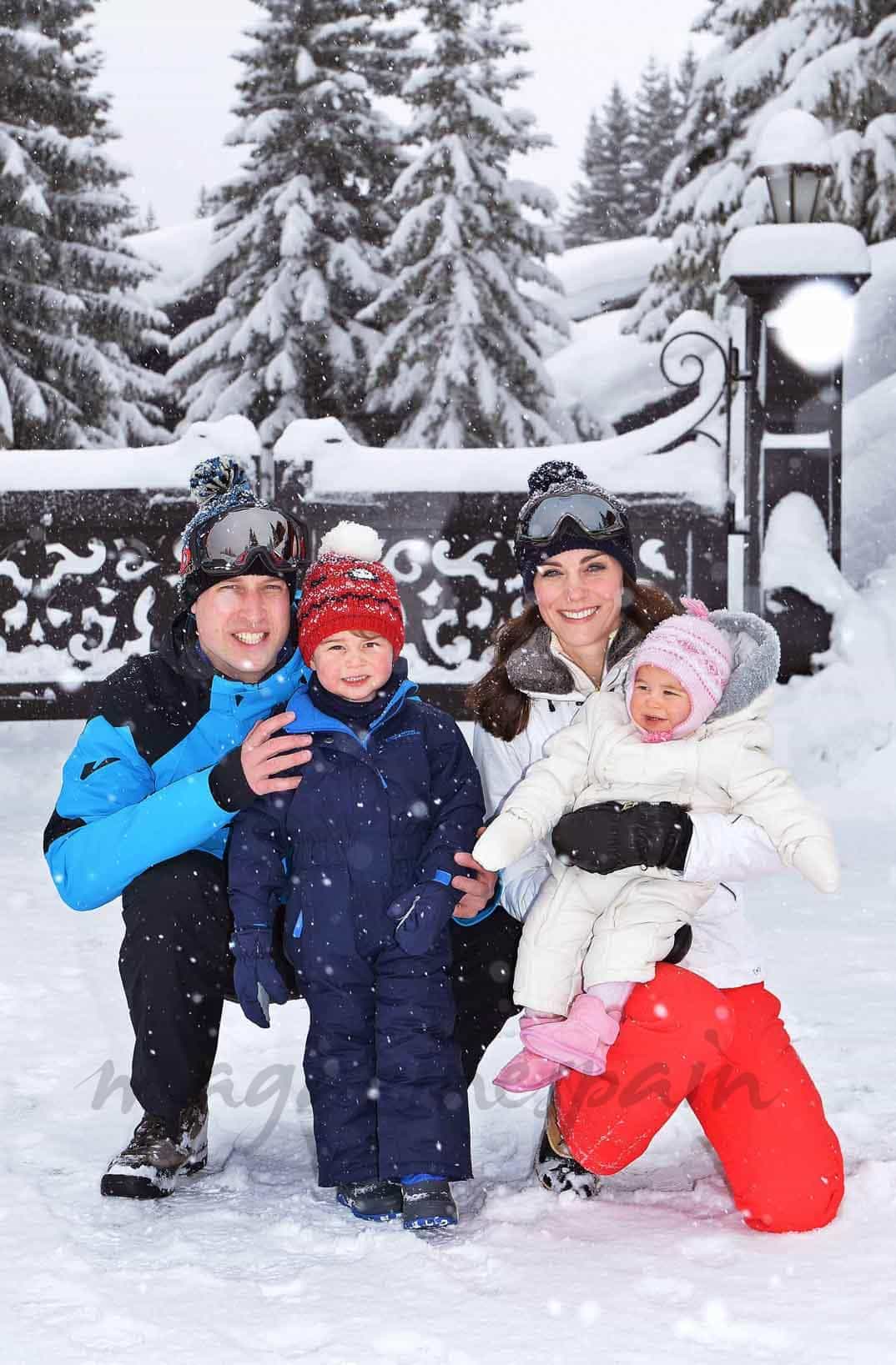 duques-de-cambridge-con-sus-hijos-vacaciones en la nieve