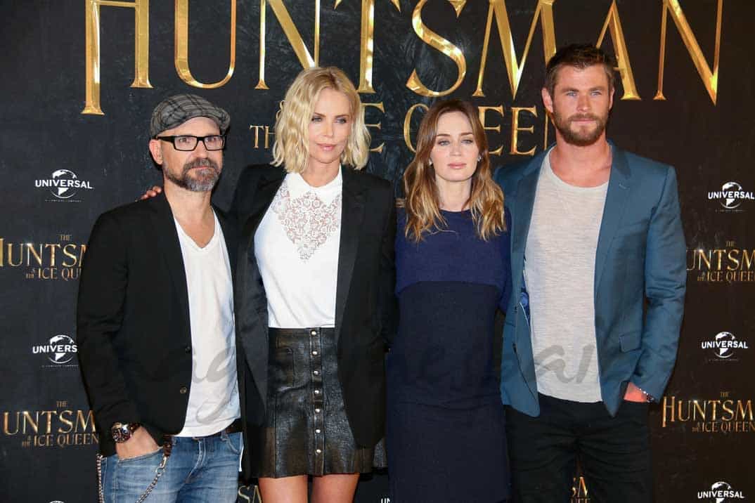 Cedric Nicolas-Troyan, Charlize Theron, Emily Blunt y Chris Hemsworth