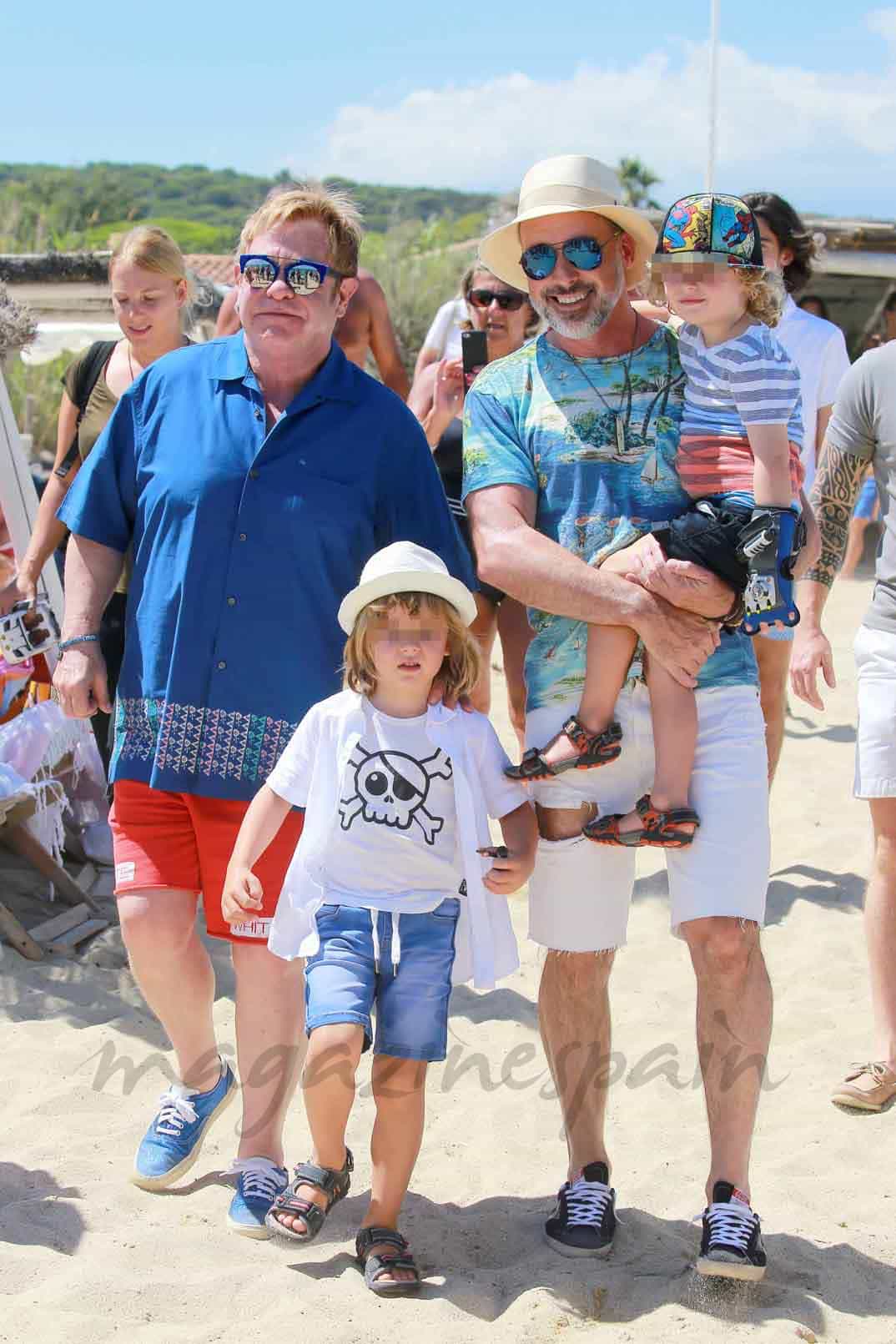 elton-john-y-su-familia vacaciones en malaga