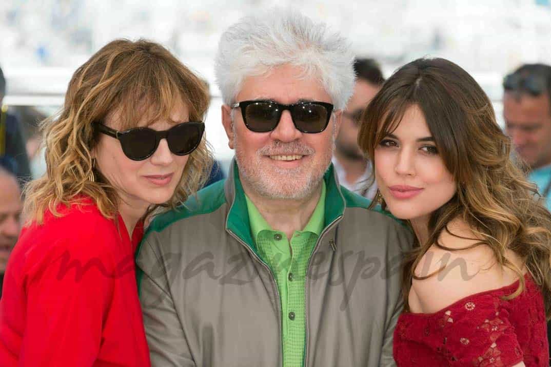 Emma Suárez, Pedro Almodóvar y Adriana Ugarte