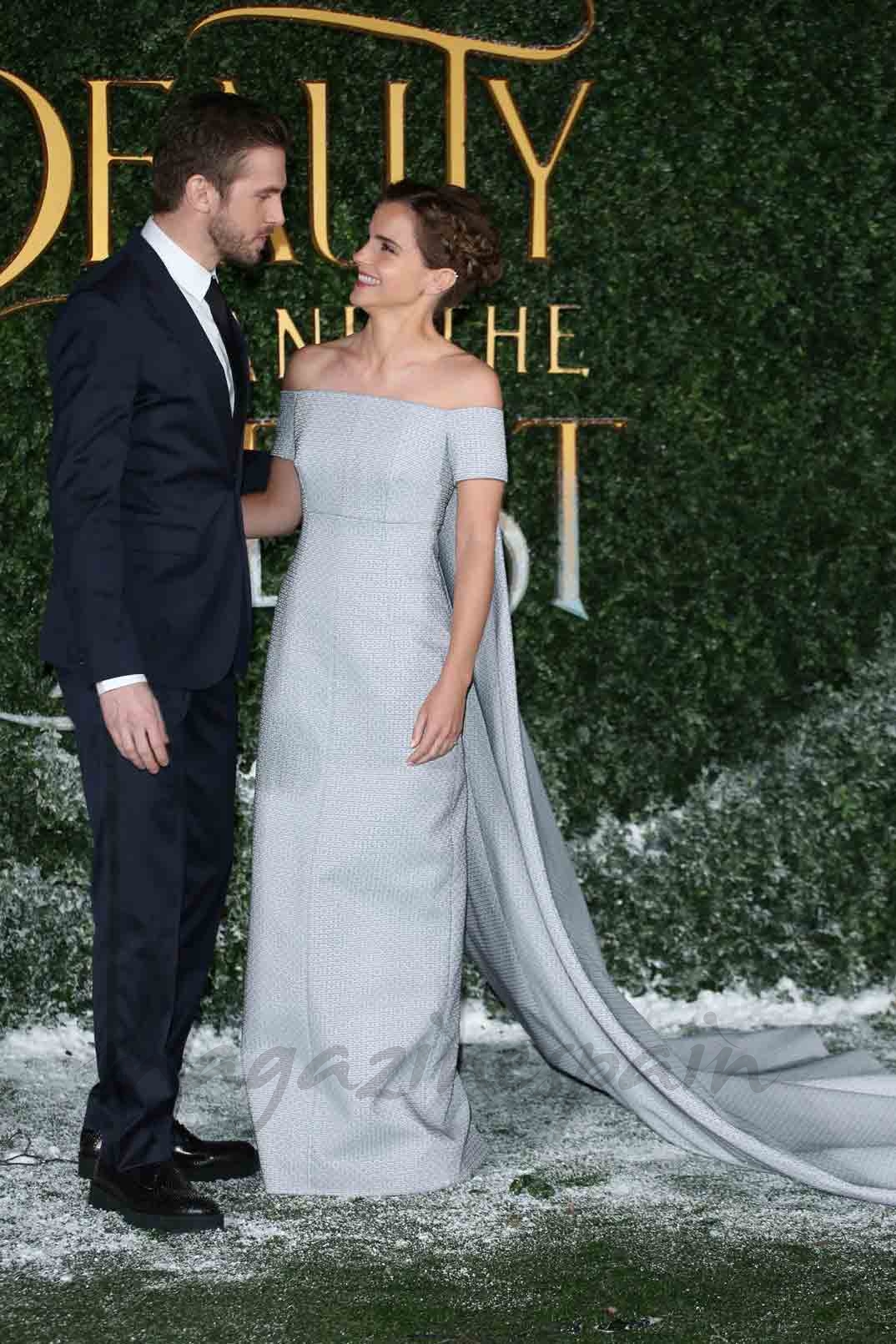 emma watson y dan esteven en londres en el estreno de la bella y la bestia