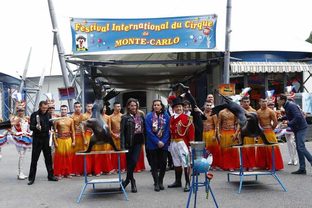 estefania de monaco y su hija paulina dia de circo en monaco