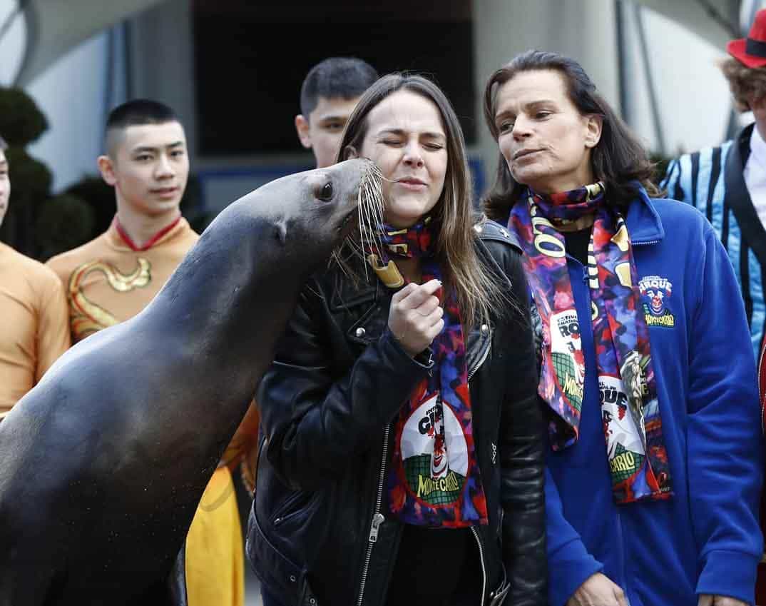 estefania de monaco y su hija paulina dia de circo en monaco