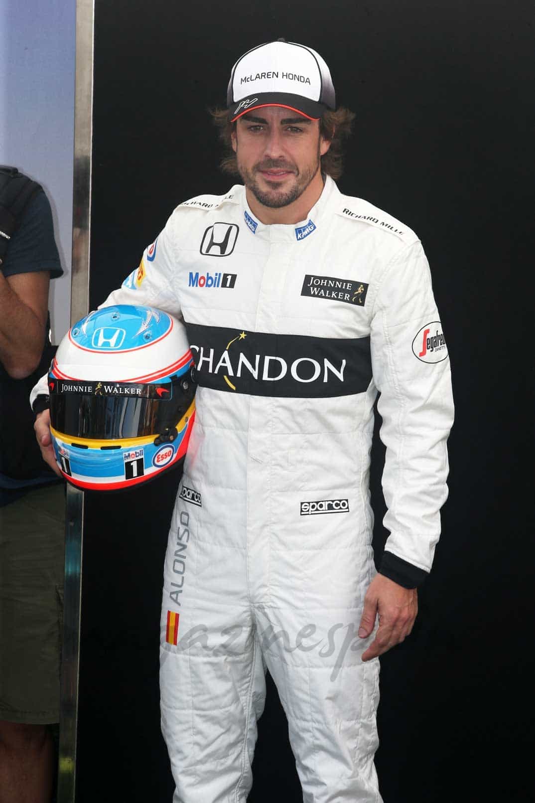 recoger Paseo hada Fernando Alonso no pierde la sonrisa - magazinespain.com