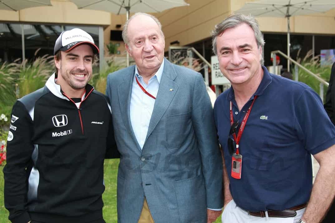 fernando-alonso-carlos-sainz-y-rey-juan-carlos en bahrein