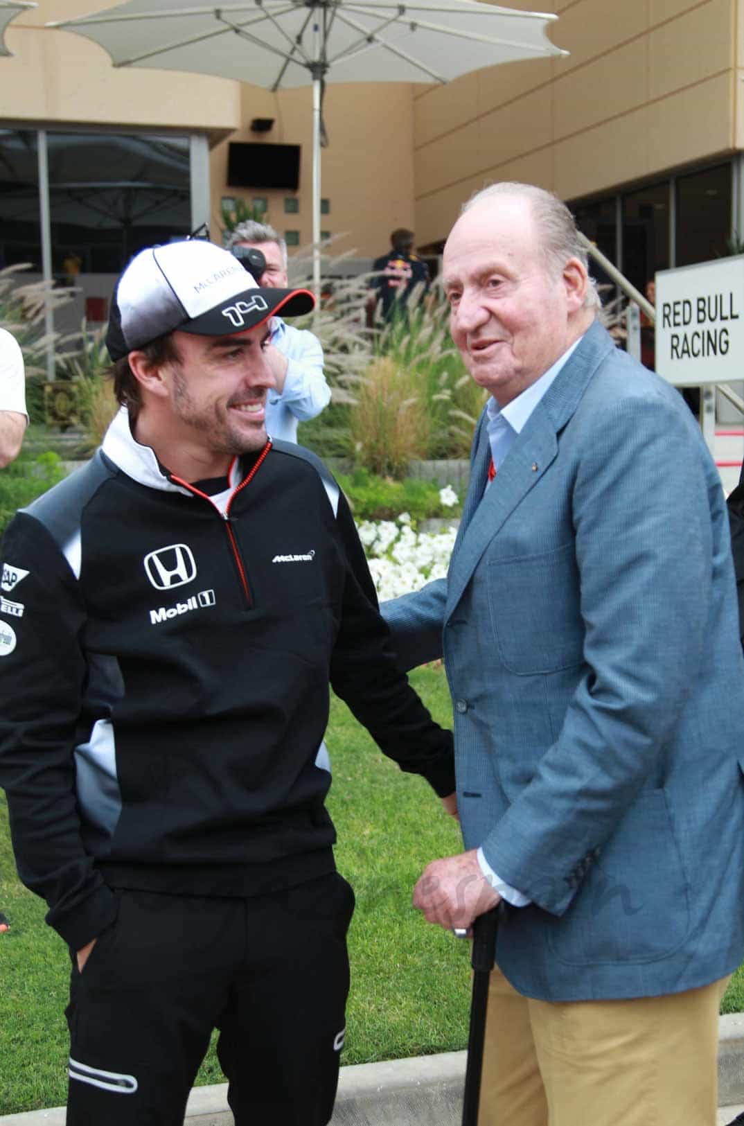 fernando-alonso-y-rey-juan-carlos en bahrein