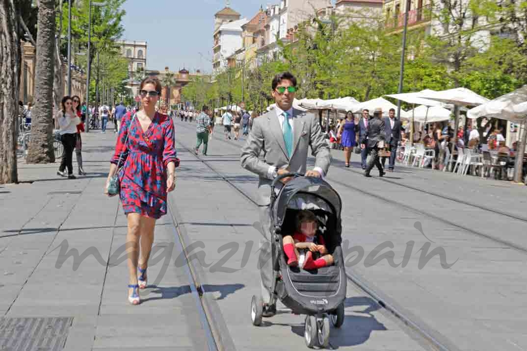 fran rivera y lourdes montes en la semana santa de sevilla