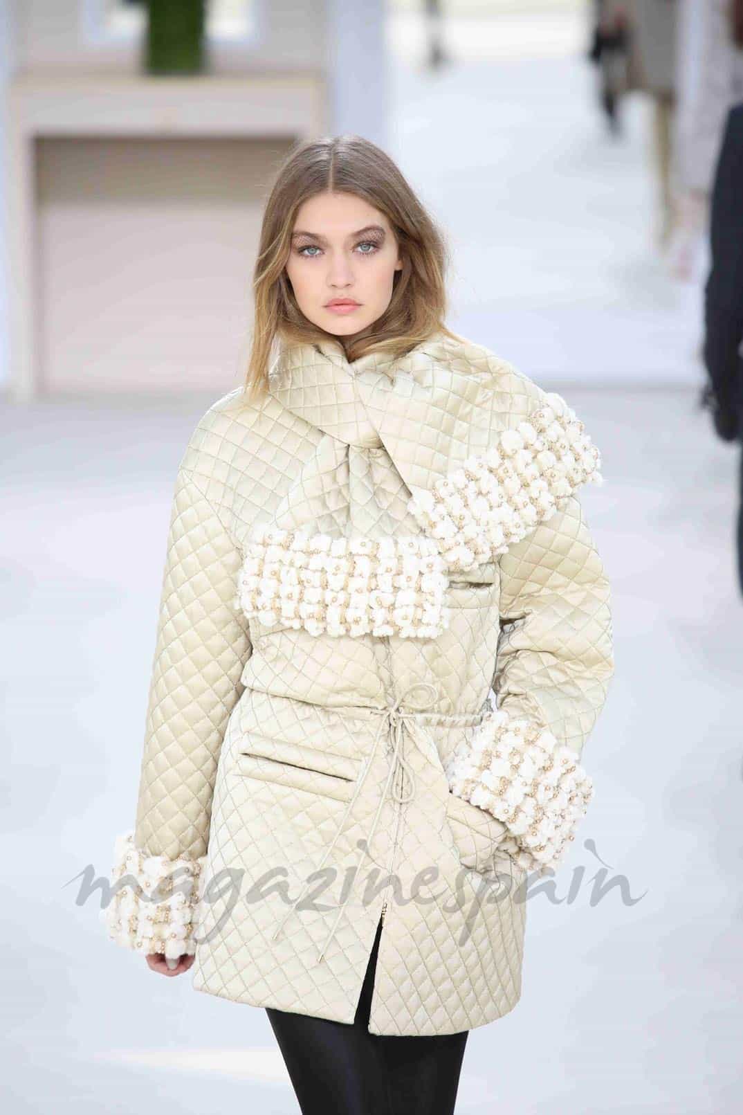 paris-fashion-week-2016-chanel gigi hadid