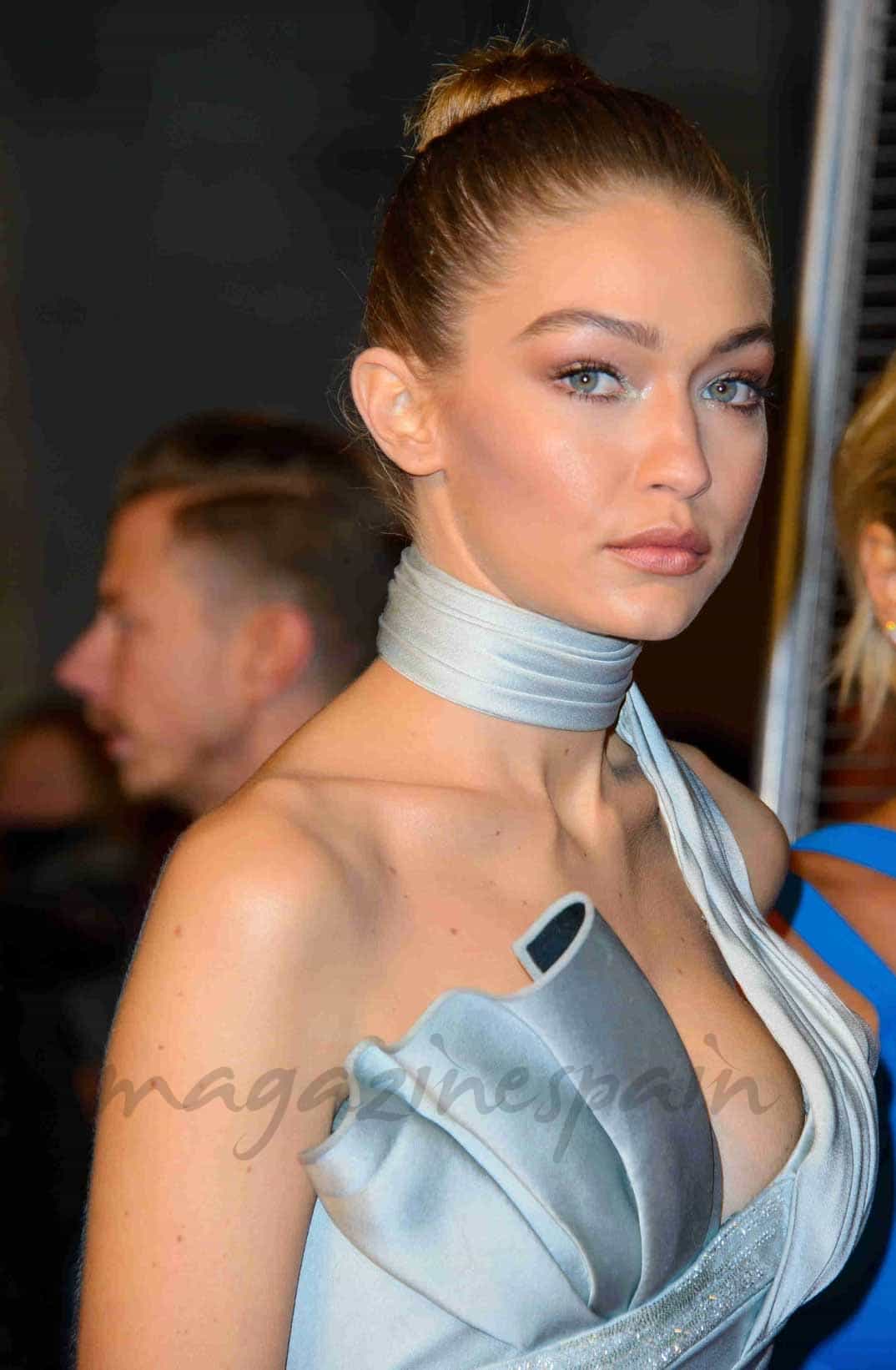 gigi hadid desnuda en su ultimo trabajo