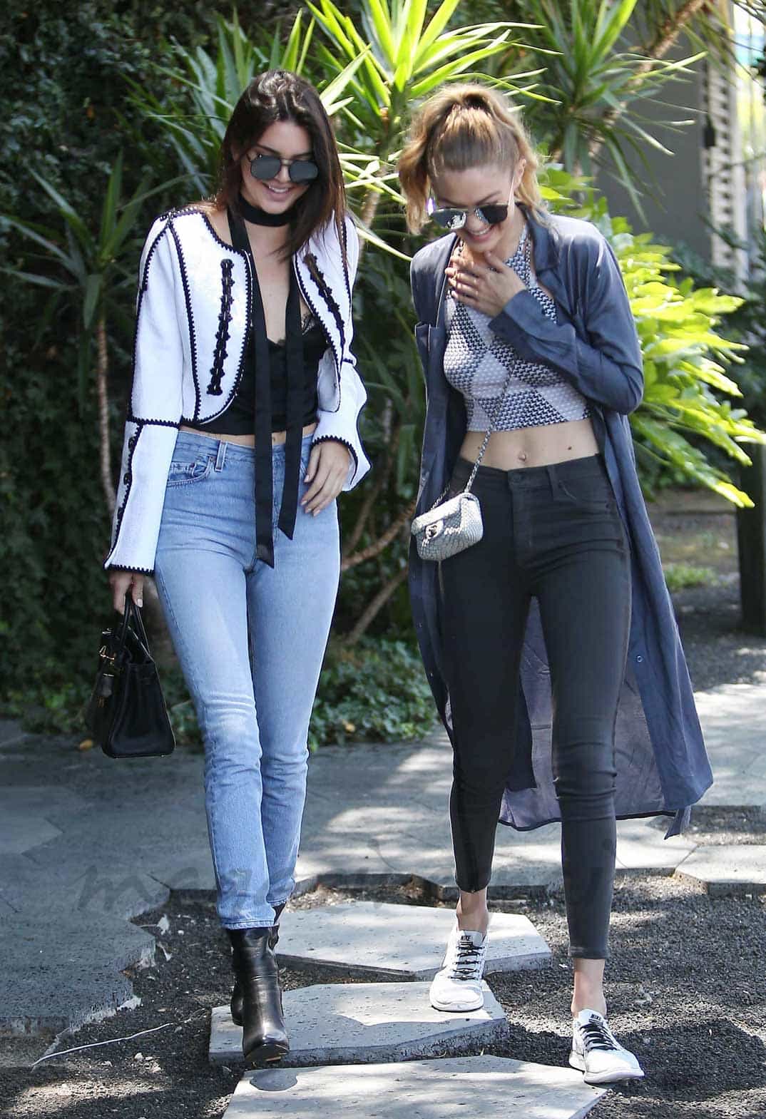 gigi hadid y kendall jenner pasean por hollywood