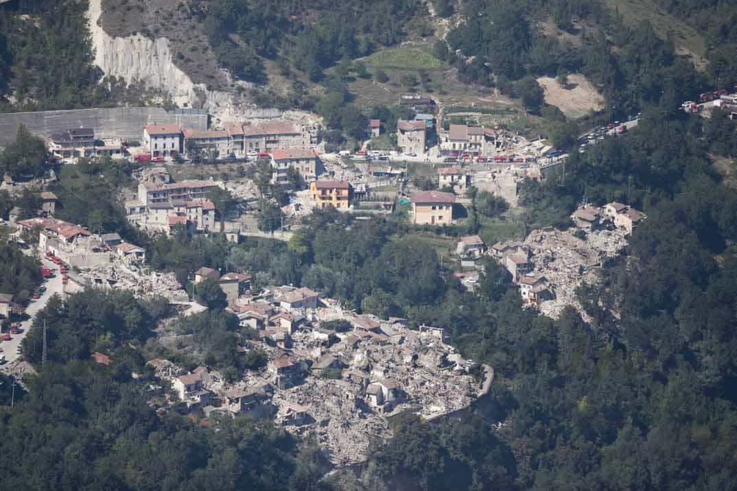 vista aerea del terremoto en amatrice