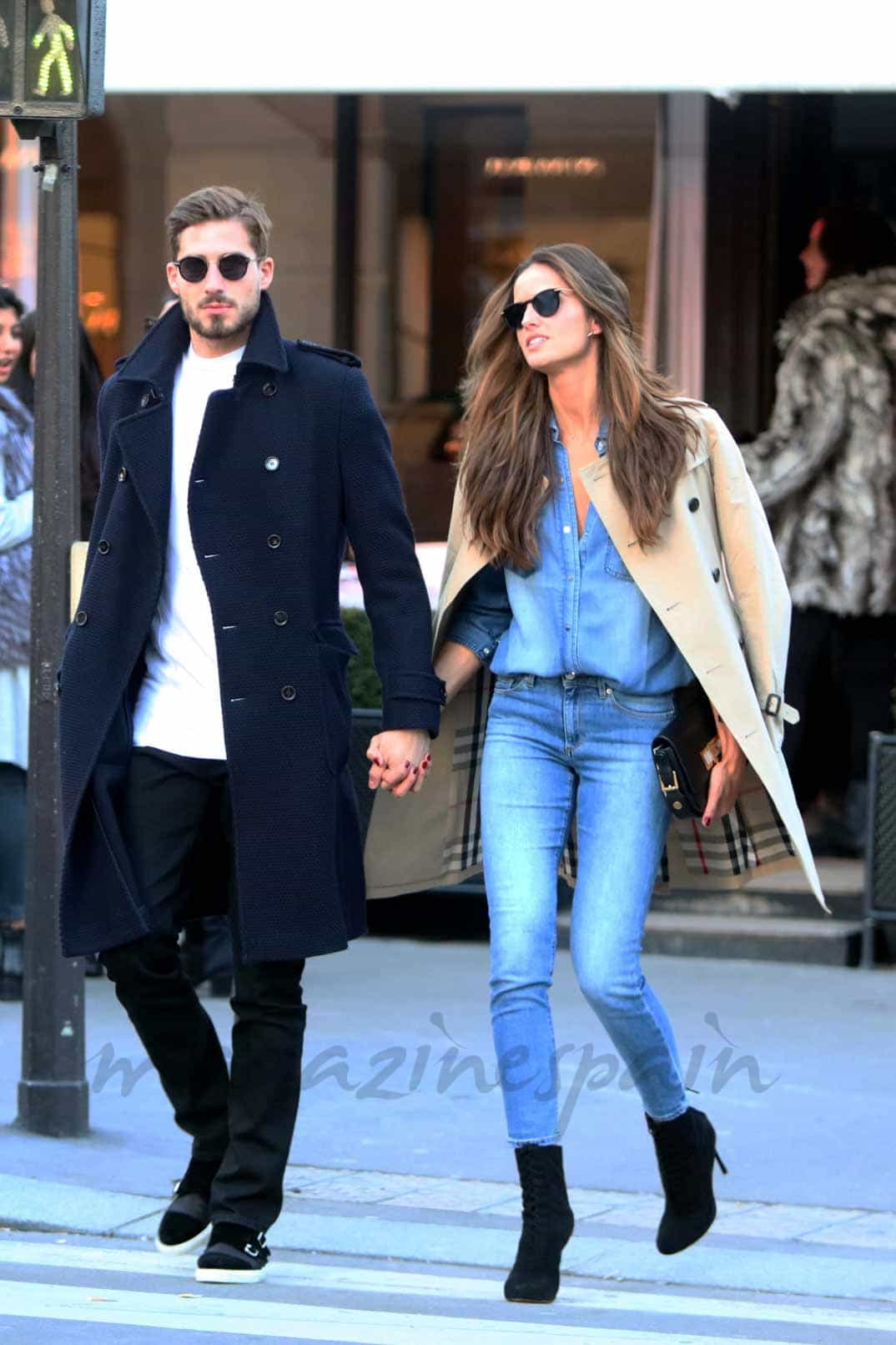 izabel-goulart-y-kevin-trapp pasean su amor por paris