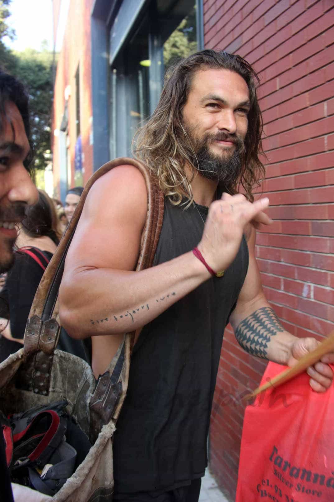 jason momoa de juego de tronos en españa