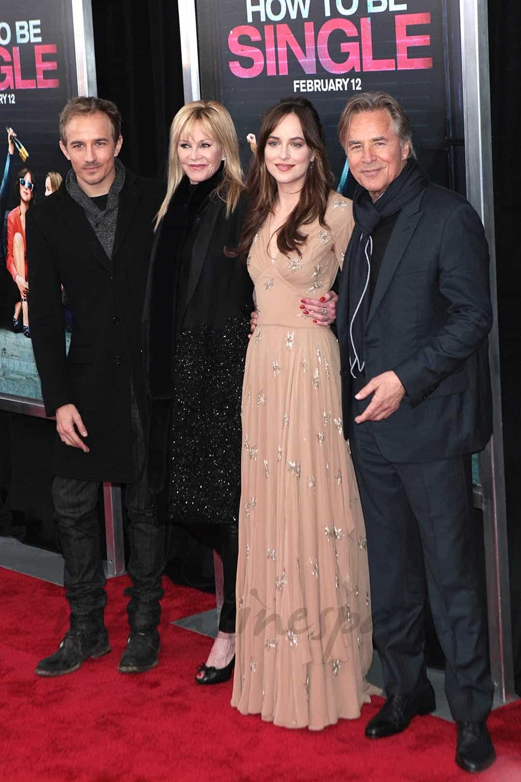 jesse-johnson-melanie-griffih-dakota-johnson-y-don-johnson en la presentacion de mejor...solteras