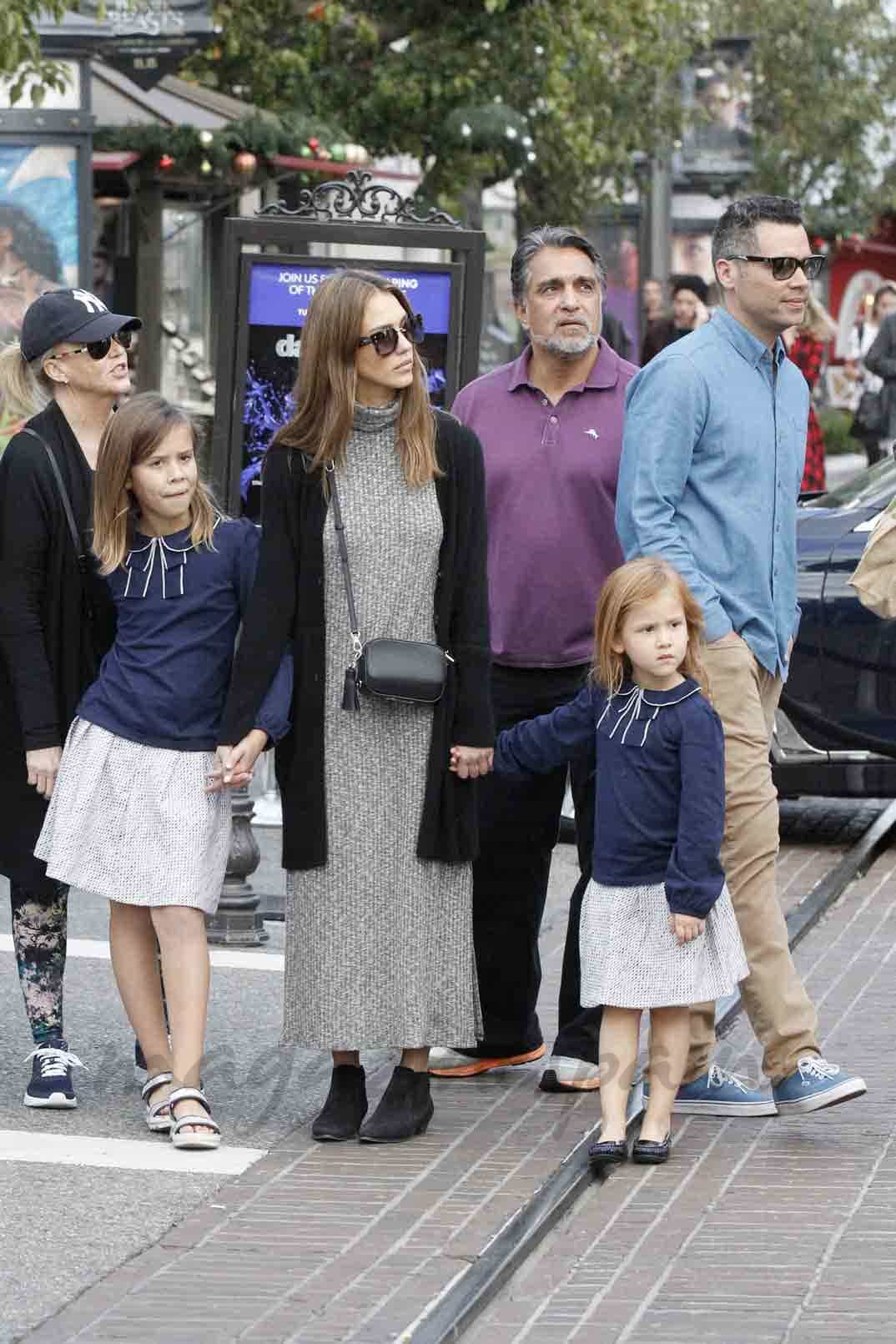 jessica alba dia en familia