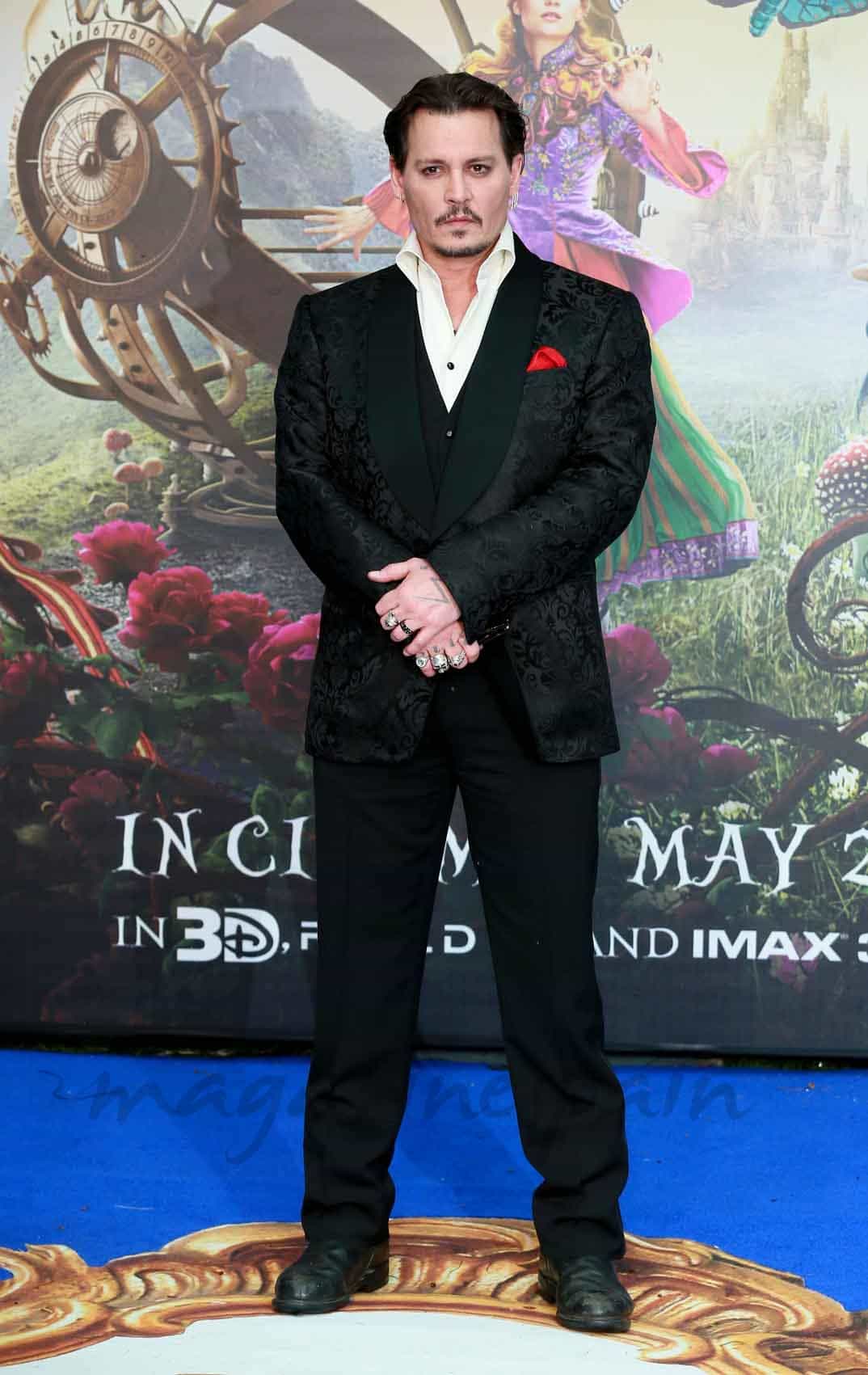 johnny-depp- en el estreno de alice through the looking glass