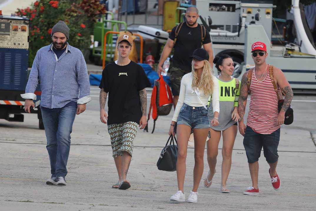 justin-baldwin-y-hailey-baldwin en san barts